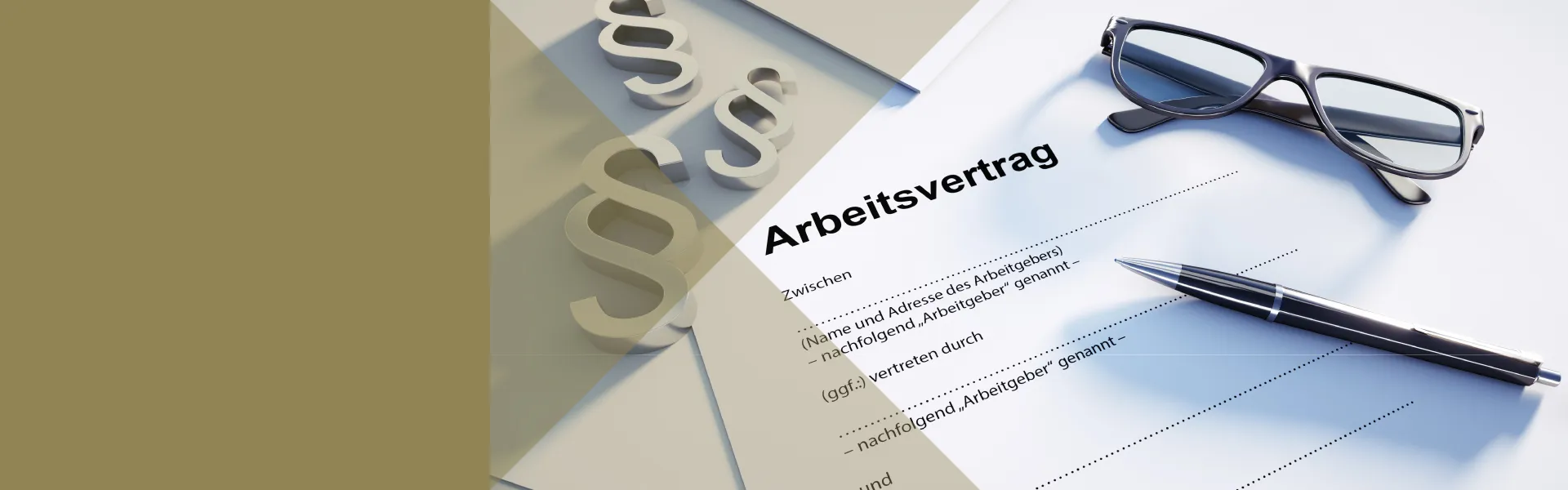 Rechtsanwalt Kahl aus Neubrandenburg prüft einen Arbeitsvertrag und hilft Arbeitnehmern bei Kündigung.
